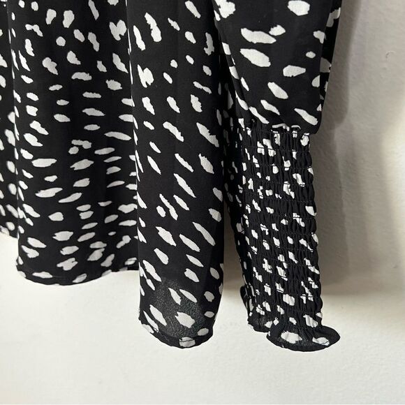 Aqua Black White Dot Shirred Elastic Sleeve Cuff V-Neck Ruffle Blouse - Picture 4 of 7